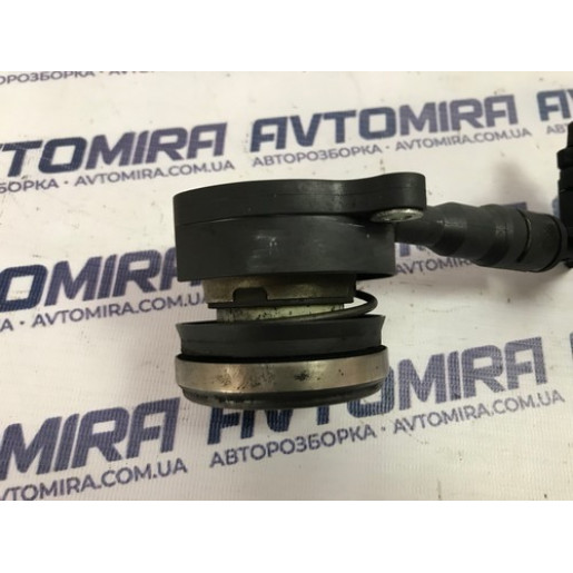 Вижимний підшипник щеплення Ford Focus 3 1.6 TDCi 2011-2017 AV617A564EB